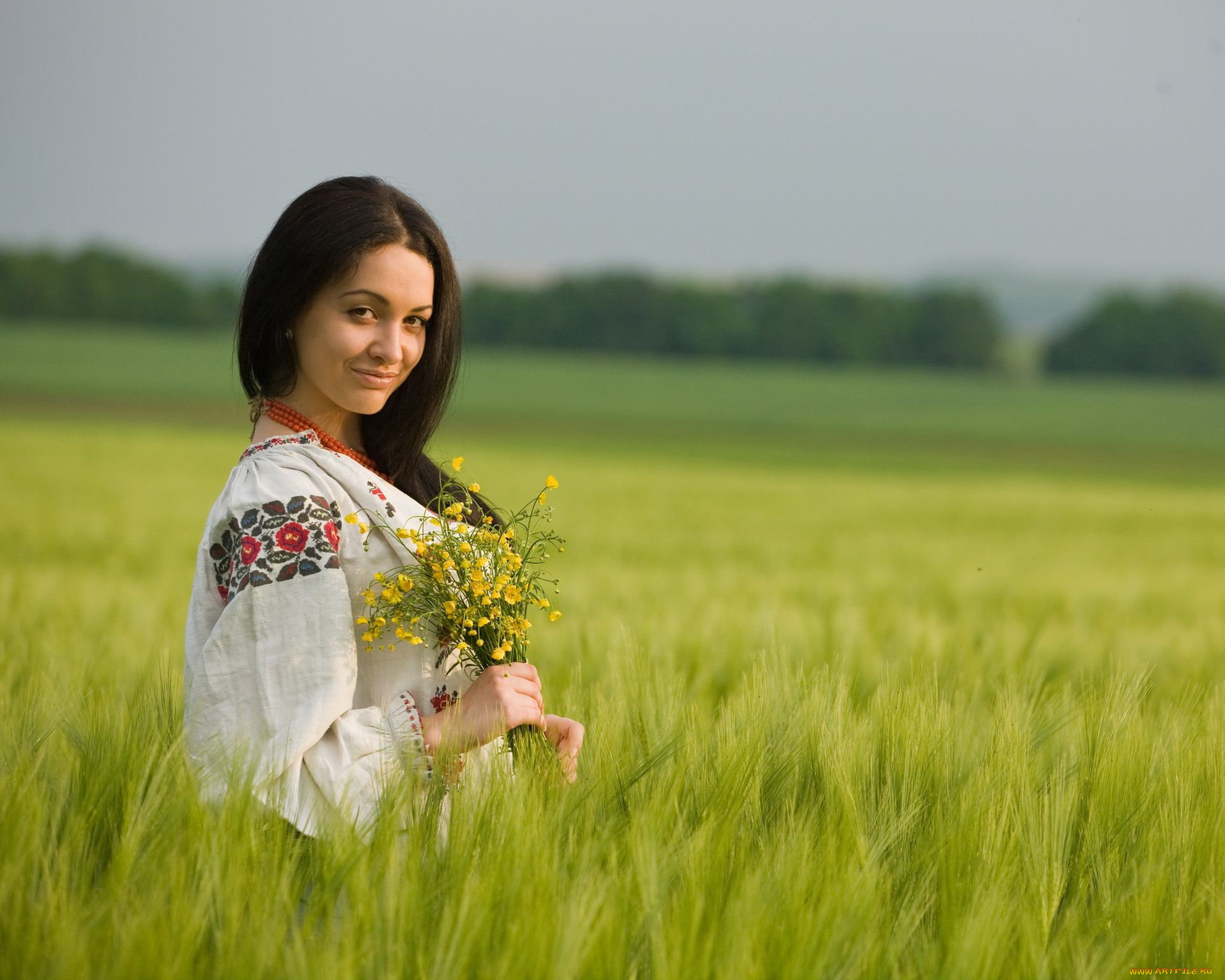 Women in Slavic costumes in Louisville
