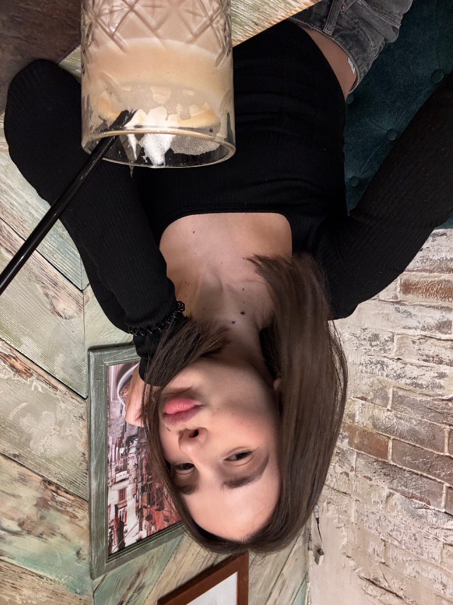 Fresh photos, fresh mood — Tina online in Louisville